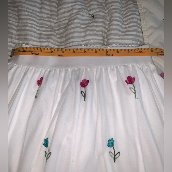 Beautiful skirt with embroidery, by Magic - Picture 4 of 8